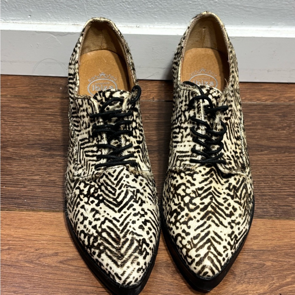 Jeffrey Campbell Black and Cream Patterned Pointed Oxford Shoes - Picture 3 of 8